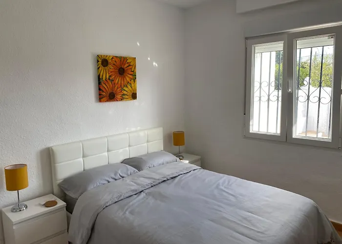 Modern And Airy Holiday Home With Private Parking