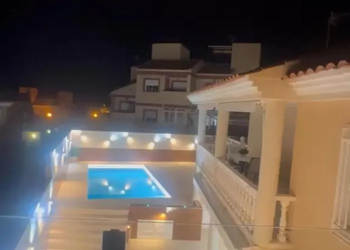 Agradable Casa Con Piscina